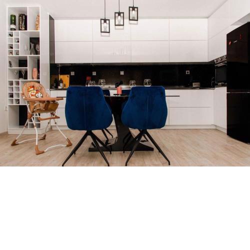 Super luxurious & spacious designer apartment.