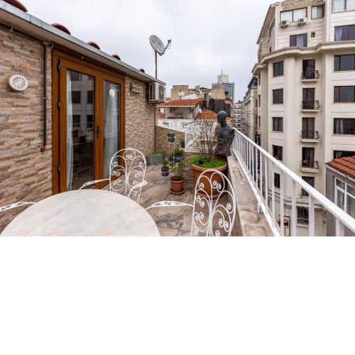 Superb Flat with City View and Terrace in Beyoglu