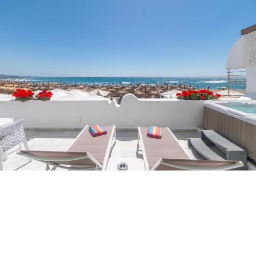 Superb Large Apartment on the Beach