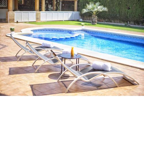 Superb Pool and Jacuzzi villa