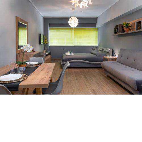 Superb suite on Aiolou street