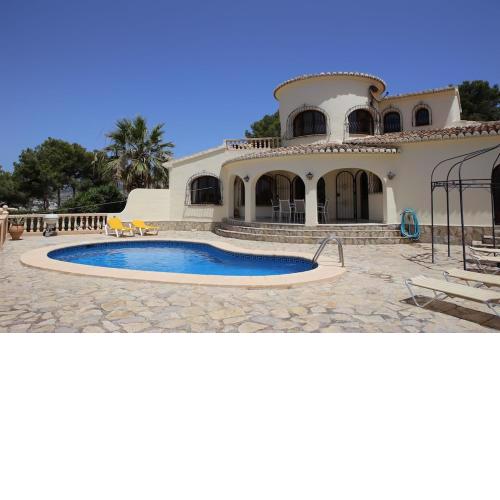 Superb villa with heated private pool - stunning sea and mountain views- Air con