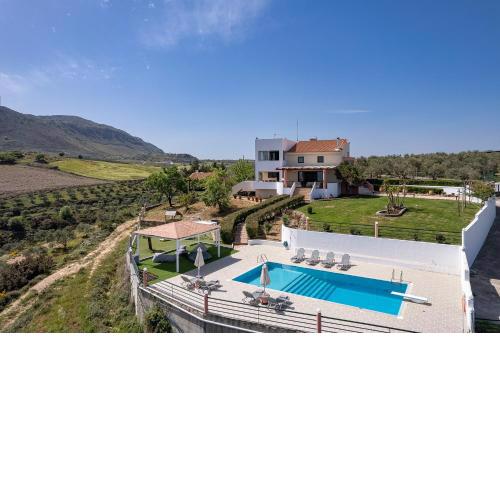 Superb villa,with amazing seaviews & huge pool!