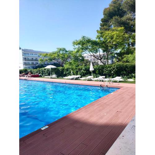 SUPERBE APPARTEMENT AVEC PISCINE, PLAGE A 300m! PORT AVENTURA A 5 mn!