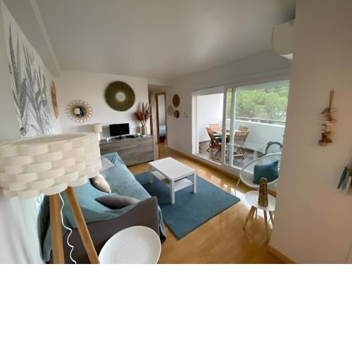 Superbe appartement rénové, résidence avec piscine