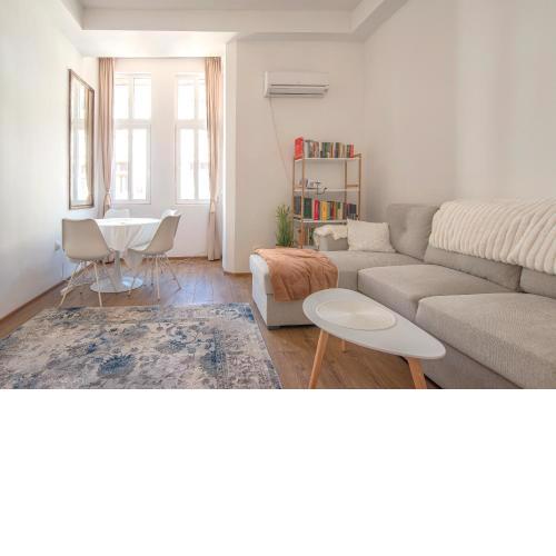 Supreme Luxury Top Central 1 Bedroom Apartment