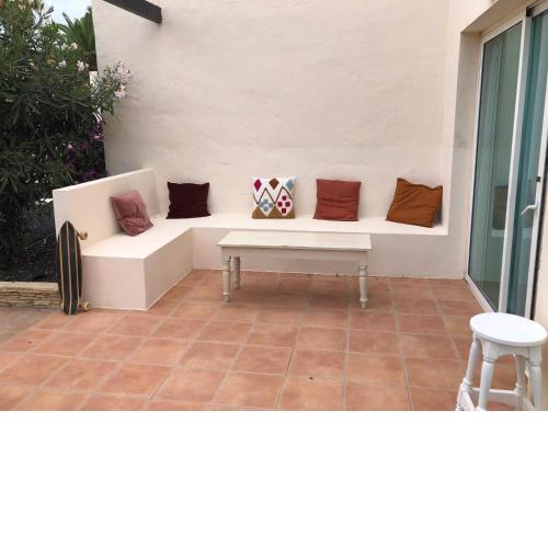 Surf House next to the Beach, Pool & Tennis - 2 double rooms