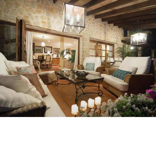 Swanky mansion in Mancor de la Vall with pool