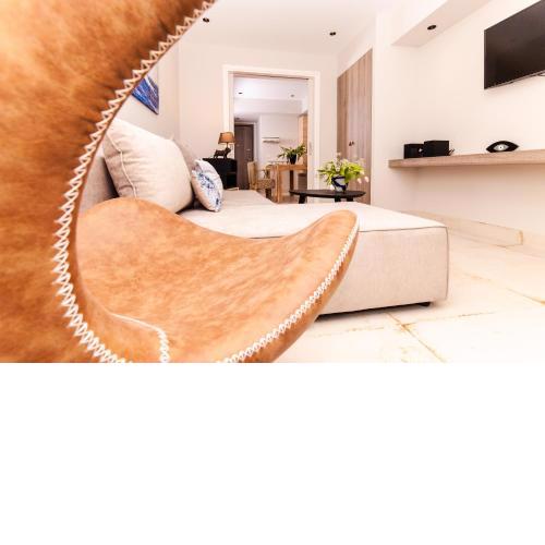 Sweet Suite Flora in Vouliagmeni
