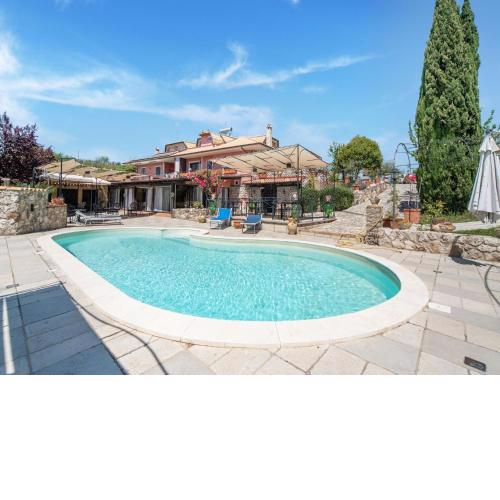 Swimming pool, close to Rome, in the Rome countryside, WiFi