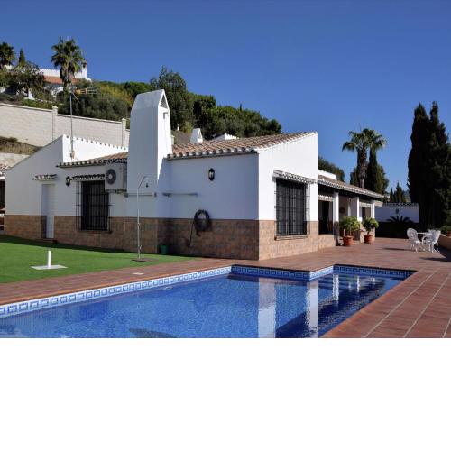 Tasteful and modern villa with private swimming pool salt