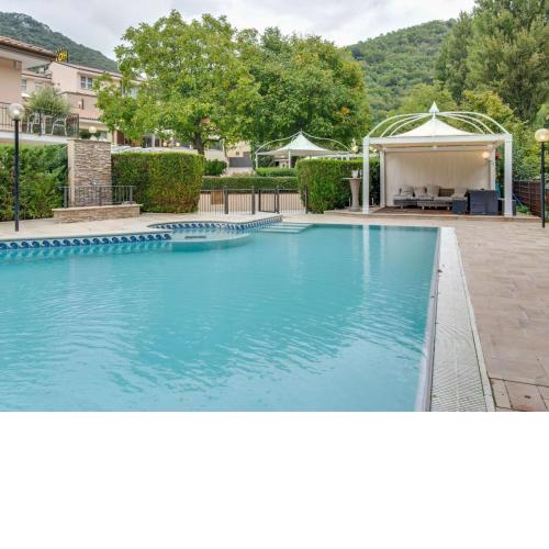 Tasteful Holiday Home in Folignio with Garden