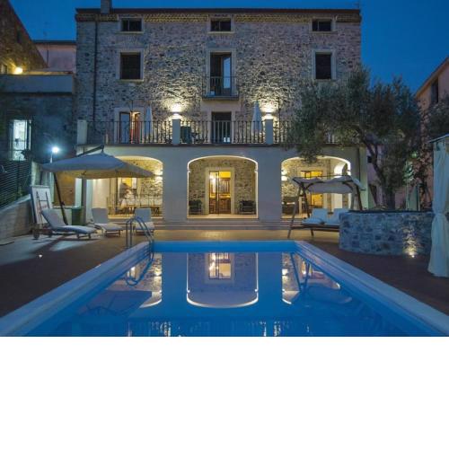 Tasteful Holiday Home in Vibonati with Private Pool