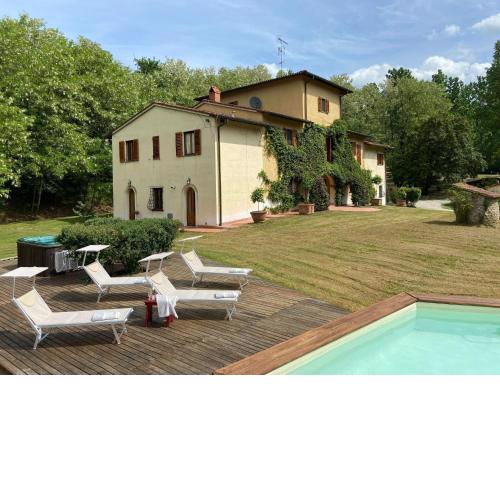 Tasteful villa in Firenze Incisa Reggello with bubble bath