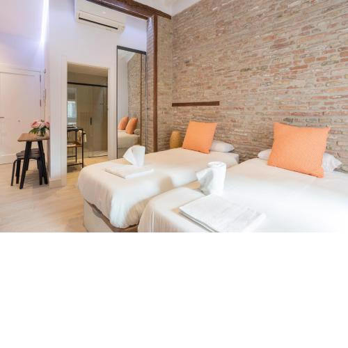 TE1A-El Teatro brick wall suite Prime Location