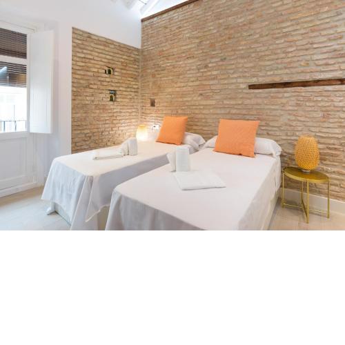 TE1B-El Teatro Brick Wall Suite Prime Location