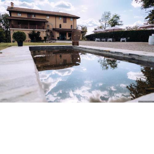 Tenuta Montezeglio Country Family House