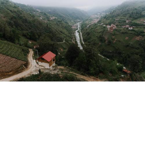Tepe dağ evleri