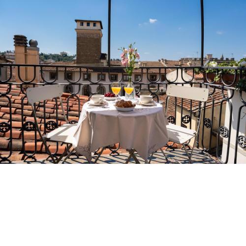 Terrace apt in Piazza Strozzi-center of Florence