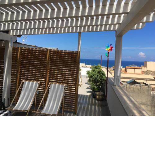 Terrazza con Vista sul Porto