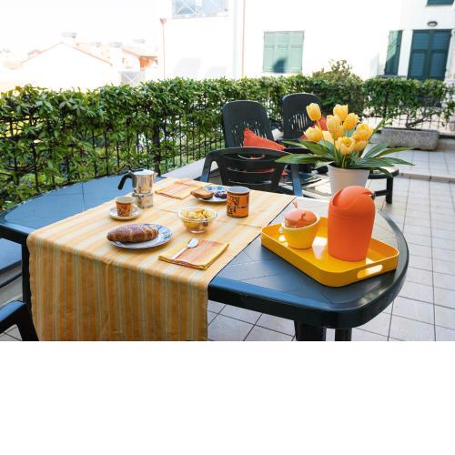 Terrazza del Gelsomino with terrace and open view