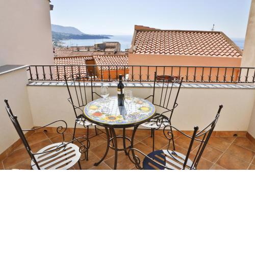 Terrazza della Rocca (by Vacation Service)