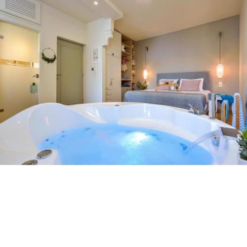 Thalassa mou - seafront suite