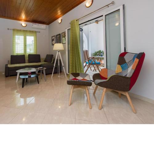 Thano's stylish flat just 150m to the beach