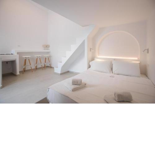 Thanos Wave Mykonos Town