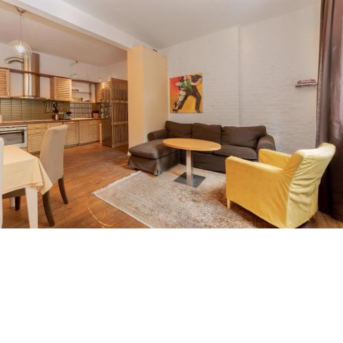 That 70's Apartment ~ Top Center with Balcony