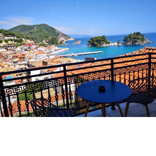 *The Balcony-Luxury family house in city center *
