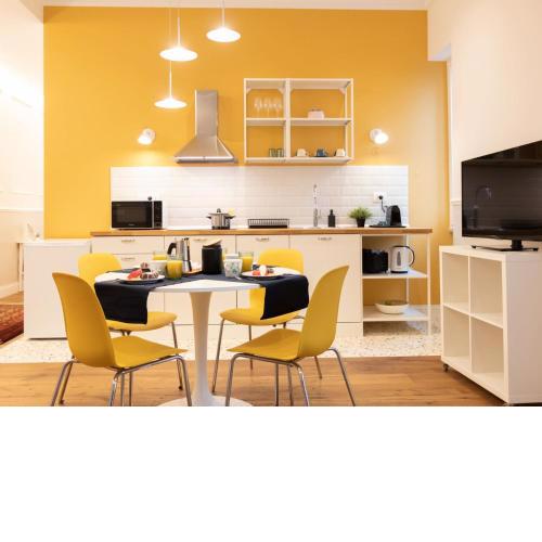 The Best Rent - Colorful one-bedroom apartment in San Giovanni district