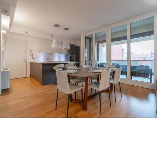 The Best Rent - Modern three-bedroom apartment with terrace in Cenisio district