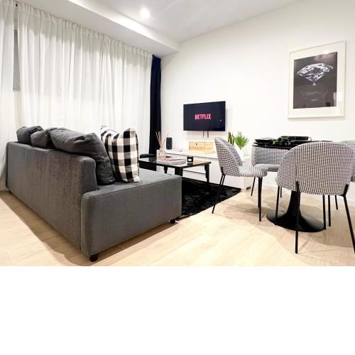 The Boutique House - Treasure Trove - Black Opal Suite