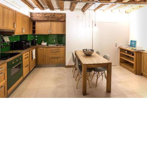 The Carpenter's House - Smart Venice Collection
