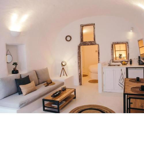 The Cave Complex by A Terre Cave Villas