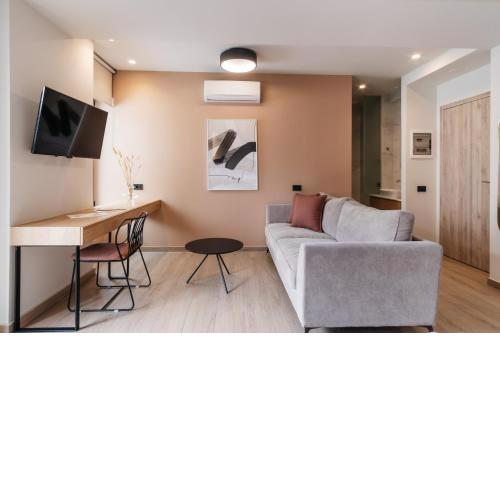 The City Hotel & Suites
