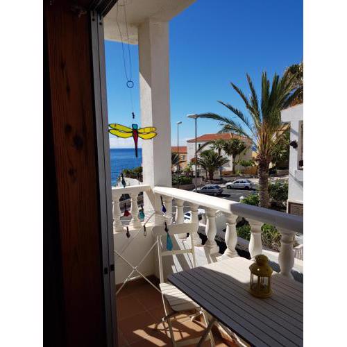 THE DRAGONFLY Exclusive Private Loft 100m Beach - Welcoming Cava included - Smart TV - MiniBar - Coffee & Tea