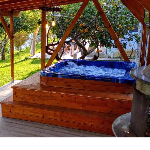 The Elysian at Nicopolis jacuzzi