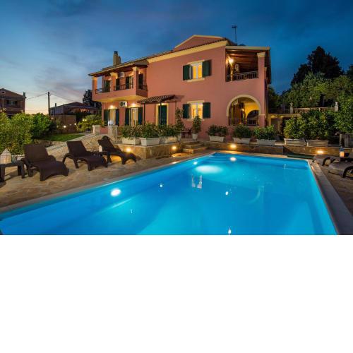 The Four Seasons House City Villa with Pool