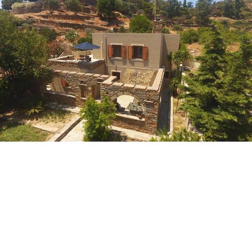 The Garden House only a 2 minute walk from the Picturesque Marine of Vourkari.