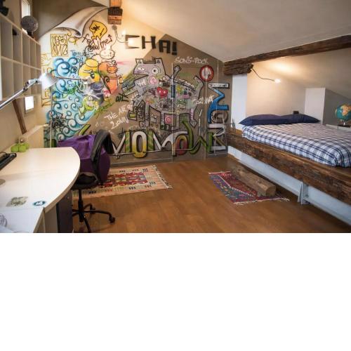 The Graffiti Room - Roofs Panoramic View