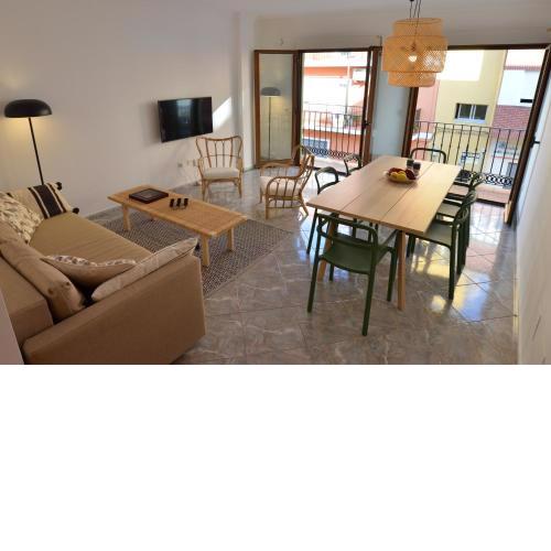 The green townhouse in Denia centre
