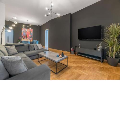 The HostMaster Artistic Inn