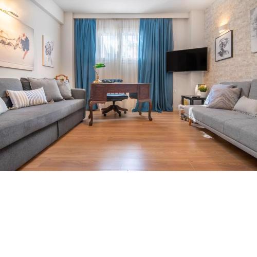 The HostMaster La Casa Elegante