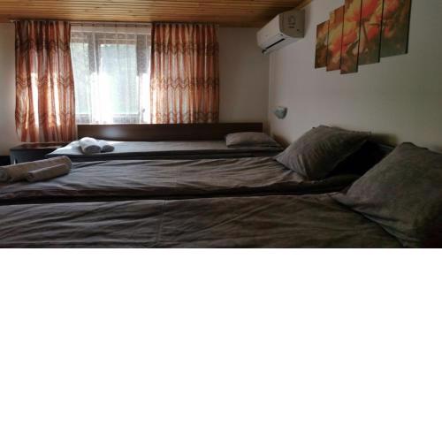 The House GSM НУЛА, ОСЕМ ДЕВЕТ, ДЕВЕТ, ТРИ, ОСЕМ, ТРИ, ОСЕМ, ОСЕМ, ТРИ