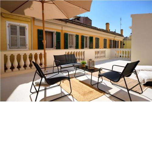 The In Town Apartment - With a Private Terrace
