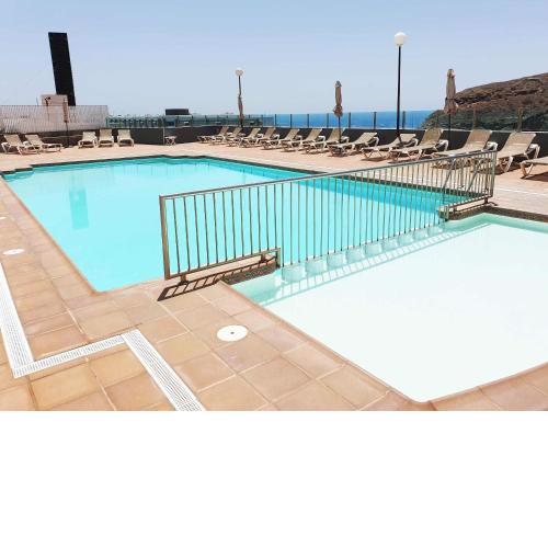 The Mayfair Village apto 305