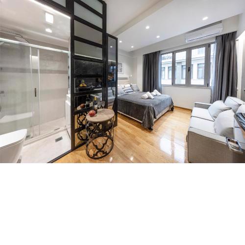 The Monastiraki Metro Lux Suite!
