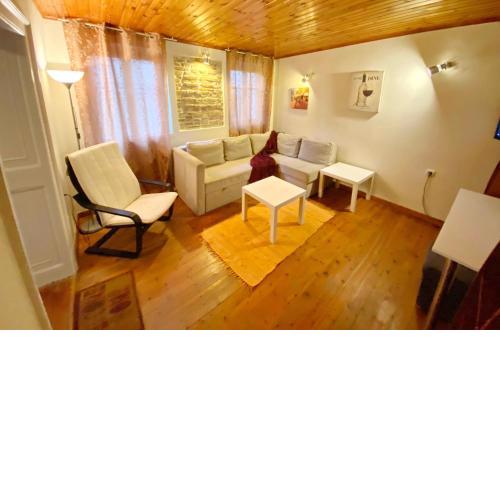 The Old Town Experience - next to Liston